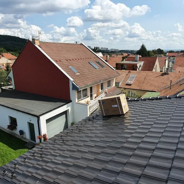 Moderní klimatizační jednotka v ložnici novostavby na Smíchově, Praha – bterm.cz
